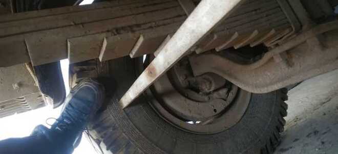 Как правильно зажать клины в колесах камаз