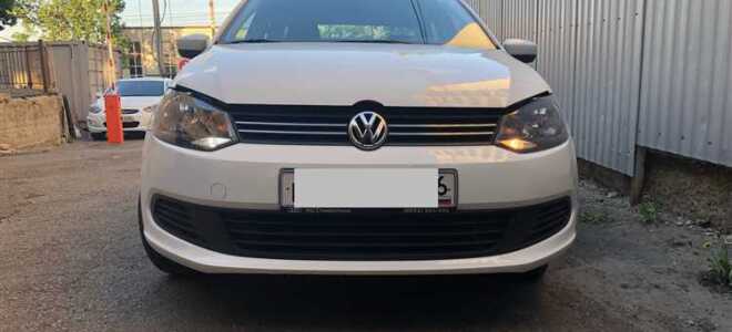 Как поменять лампочку ближнего света на volkswagen polo