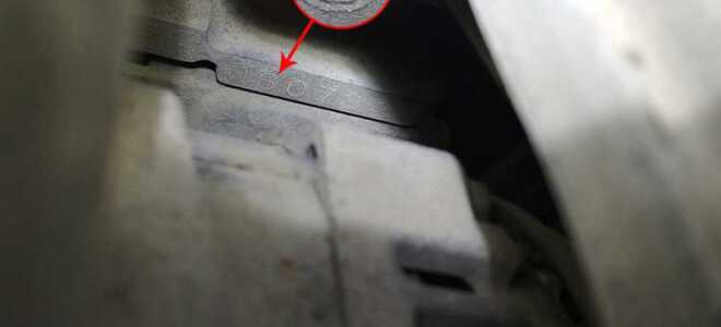 Где находится эбу toyota corolla 2005 год