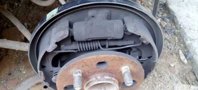 Почему задние колодки стучат toyota sprinter ae110