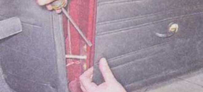 Как снять с двери ваз 2105 обшивку