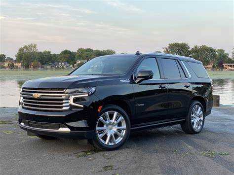 Что лучше cadillac escalade или chevrolet tahoe