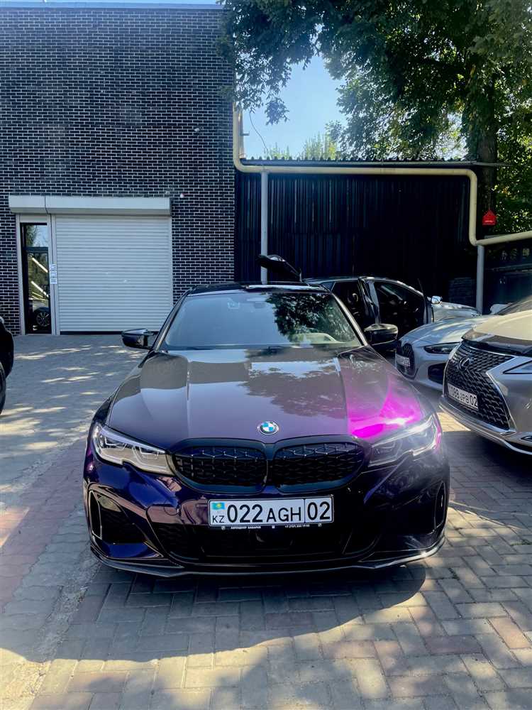 Местоположение наклейки с кодом краски на автомобиле BMW