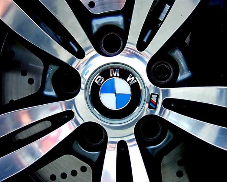 Первым шагом в выборе дисков является определение их undefinedразмера</strong>. Для BMW F20 стандартные размеры колесных дисков варьируются от 16 до 18 дюймов, в зависимости от комплектации автомобиля. Для спортивных комплектаций, таких как 120i или M Sport, оптимальный размер дисков – 17-18 дюймов. Важно помнить, что увеличение диаметра дисков может повлиять на комфортность езды и точность управления, особенно на дорогах с неровностями.»></p>
<p>Не менее важным аспектом является выбор <strong>материала</strong>. Наиболее популярные материалы для дисков – это алюминий и литой сплав. Алюминиевые диски легче, что способствует улучшению динамики автомобиля, однако они менее устойчивы к механическим повреждениям. Литые диски, в свою очередь, более прочные, но могут быть тяжелее, что повышает нагрузку на подвеску.</p>
<p>Для BMW F20 также важно учитывать <strong>выброс</strong> и <strong>ширину дисков</strong>. Для правильного подбора необходимо сверяться с техническими характеристиками, указанными в руководстве пользователя или консультироваться с профессионалами. Неправильно выбранные параметры могут привести к быстрому износу шин и подвески, а также повлиять на управляемость автомобиля.</p>
<h2>Как правильно определить размер дисков для BMW F20</h2>
<p><img decoding=