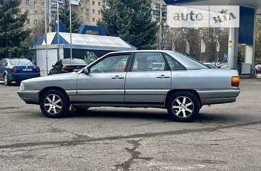 Особенности комплектации и их влияние на цену Audi 100 1986 года