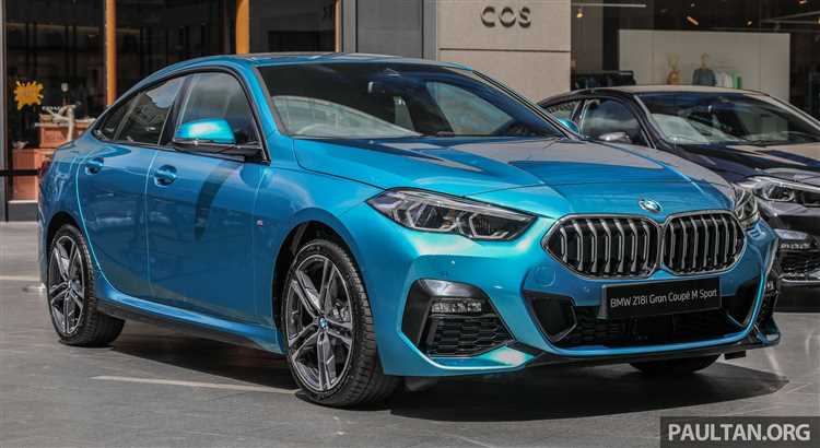 Какие комплектации BMW 218i предлагаются в 2025 году?