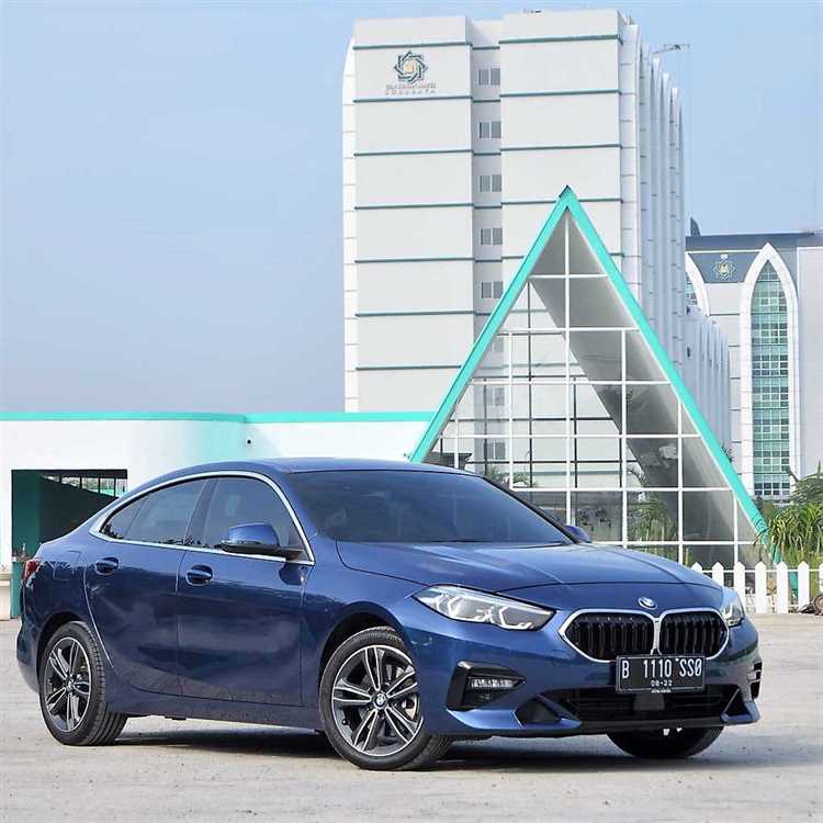 Что влияет на цену BMW 218i при покупке у дилера и на вторичном рынке?