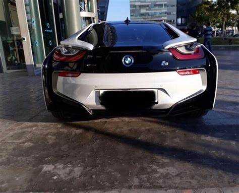 Факторы, влияющие на цену BMW i8 в 2025 году