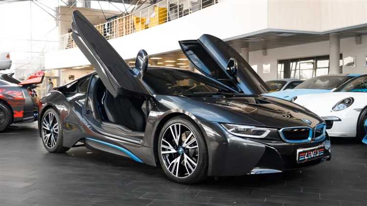 Сколько стоит базовая комплектация BMW i8 в России?