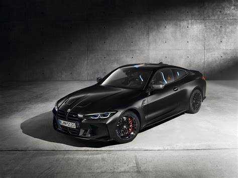 Какие факторы влияют на цену BMW M4 Competition в 2025 году?