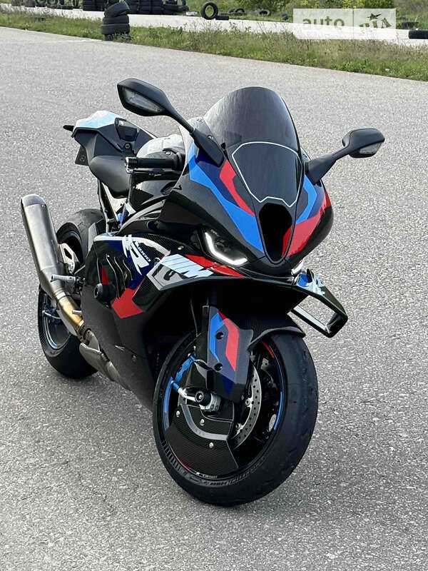 Как выбрать подходящую комплектацию BMW M1000RR, не переплачивая?