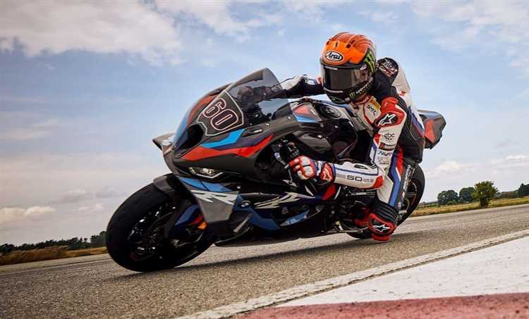 Какую цену можно ожидать при покупке BMW M1000RR в автосалоне?
