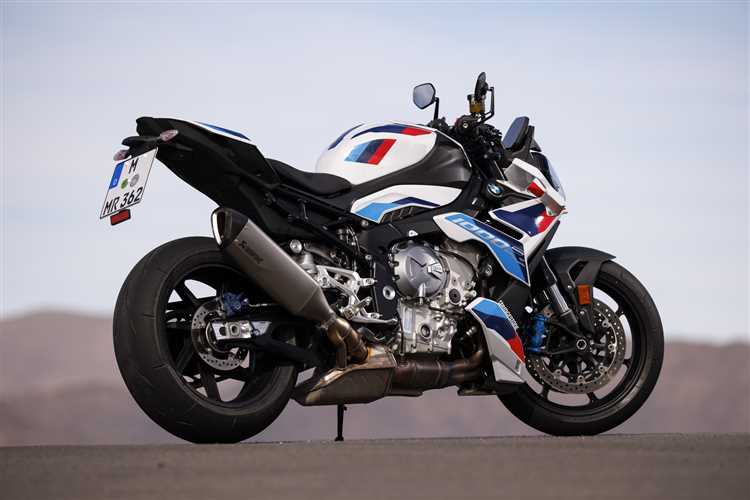 Какие дополнительные опции увеличивают цену BMW M1000RR?