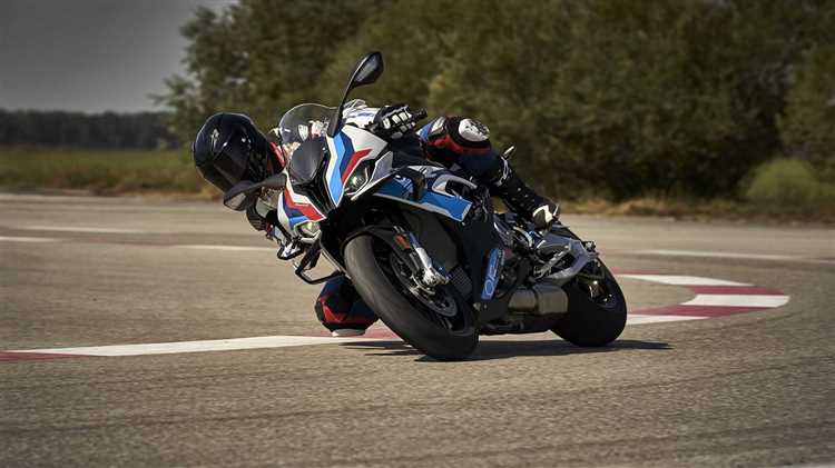 Влияние налогов и пошлин на цену BMW M1000RR в России в 2025 году