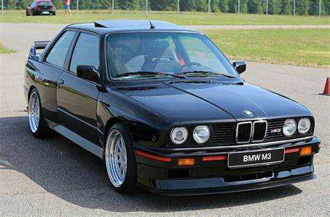 Как состояние автомобиля влияет на цену BMW M3 E30?