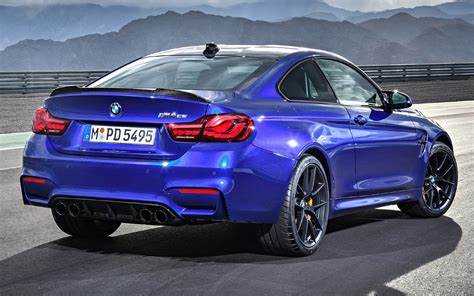 Разница в цене между версиями BMW M4 Coupe, Convertible и CS
