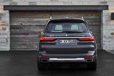 Средняя цена на BMW X7 в России в 2025 году