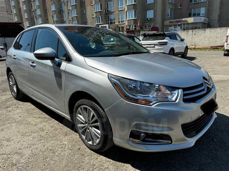 Какова стартовая цена Citroen C4 хэтчбек в 2025 году?