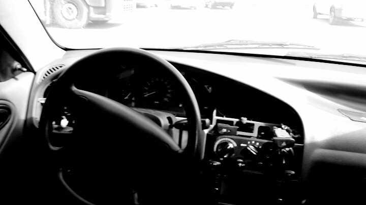 undefinedСостояние генератора</strong> – новый генератор всегда будет стоить дороже, чем восстановленный или бывший в употреблении. Восстановленные генераторы часто подвергаются ремонту, что может снизить их стоимость, но важно учитывать, что их срок службы может быть короче. Покупка б/у запчасти требует внимательности, так как вероятность неисправности значительно выше.»></p>
<p><strong>Гарантия и условия возврата</strong> также влияют на цену. Генераторы с длительной гарантией часто стоят дороже, так как производители или продавцы предоставляют дополнительную защиту покупателю, что увеличивает стоимость продукции.</p>
<p><strong>Тип генератора</strong> – на рынке можно встретить как стандартные, так и более мощные модели генераторов. Модели с увеличенной мощностью, например, для установки дополнительных электрических систем в автомобиле, могут стоить выше стандартных. Выбор между этими типами зависит от потребностей владельца автомобиля.</p>
<p><strong>Рынок и место покупки</strong> играют немалую роль в определении стоимости. Генератор, приобретенный в авторизованном сервисном центре или специализированном магазине, как правило, будет стоить дороже из-за накрутки за качество и гарантию. В то время как покупка через интернет-магазины или на вторичном рынке может предложить более выгодные цены, но с риском получить запчасть низкого качества.</p>
<p><strong>Сезонность спроса</strong> – в период повышенного спроса на автозапчасти (например, зимой) цены могут возрасти. Важно учитывать сезонные колебания цен при планировании покупки.</p>
<h2>Где купить генератор для Chevrolet Lanos по лучшей цене</h2>
<p><img decoding=