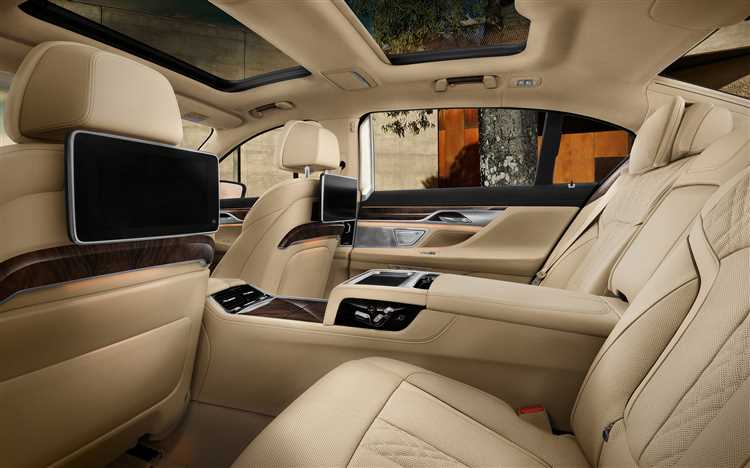 Что учесть при выборе франшизы для каско на BMW 7 2015 года?