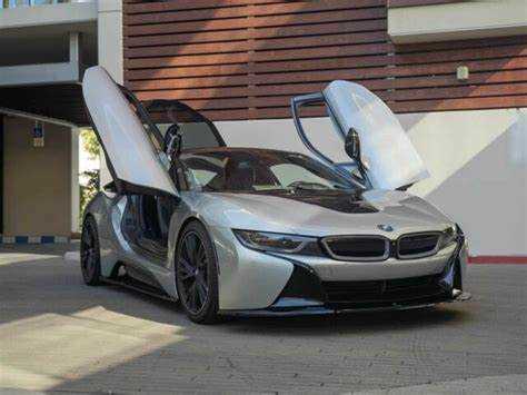 Цена BMW i8 в зависимости от комплектации и года выпуска