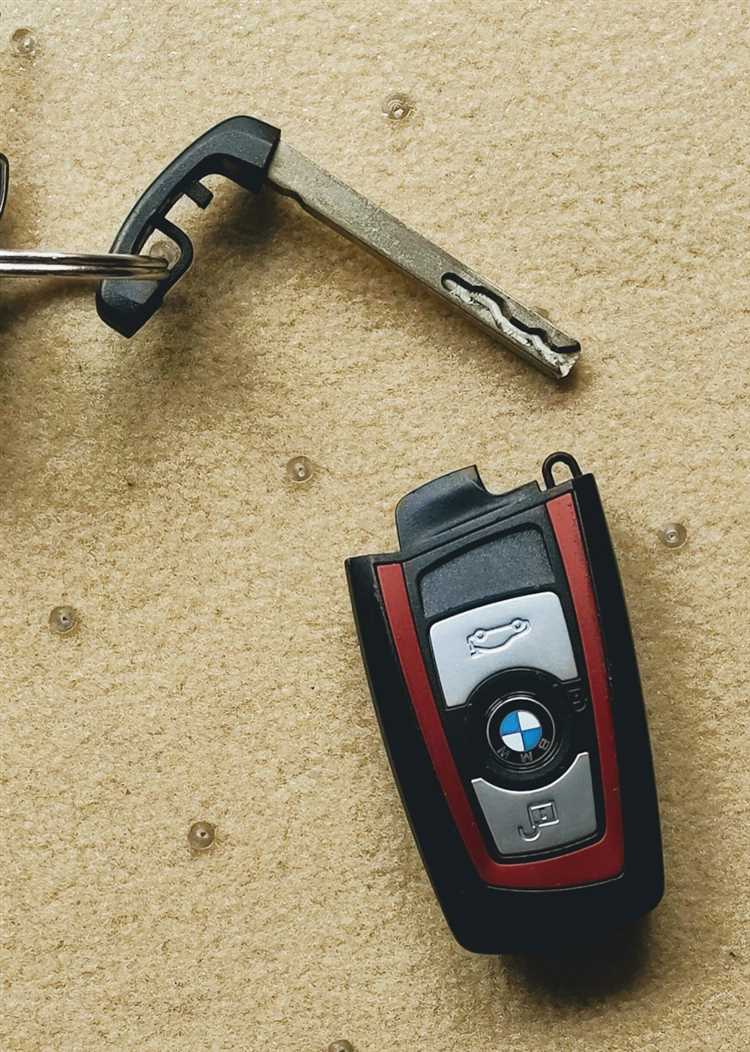 Как заменить батарейку в ключе BMW F30