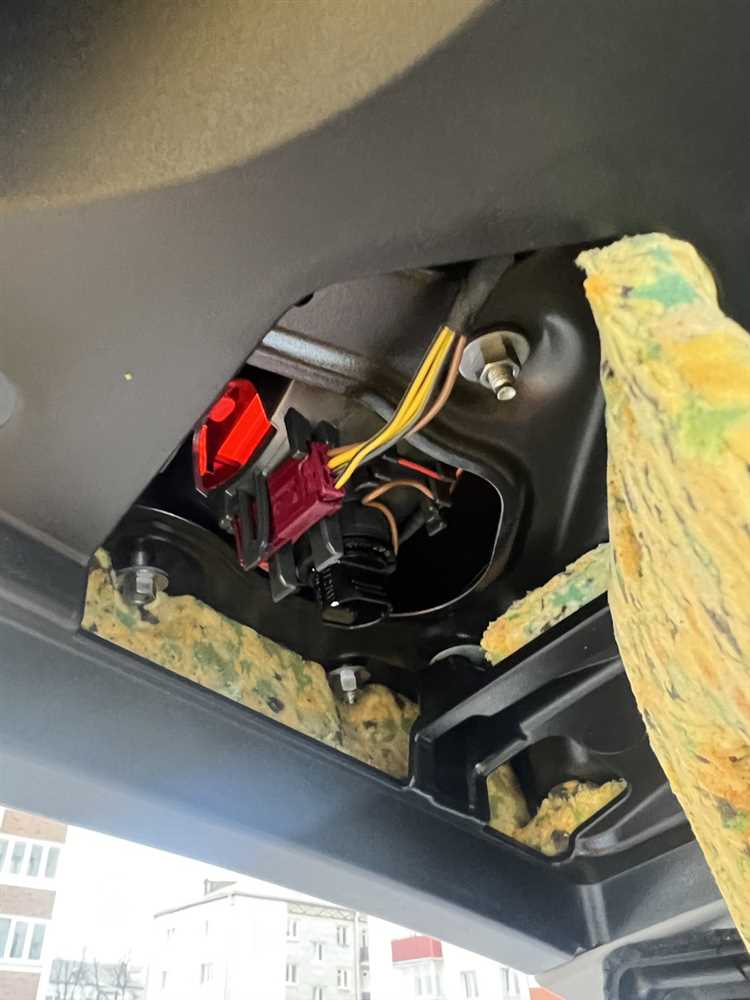 Как отсоединить электрические разъемы в подлокотнике