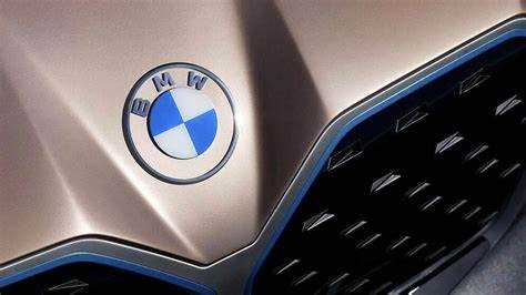 Анализ влияния логотипа BMW на бренд и маркетинговую стратегию компании