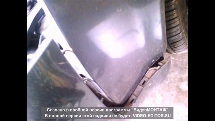 Удаление крепежных винтов и болтов на переднем бампере
