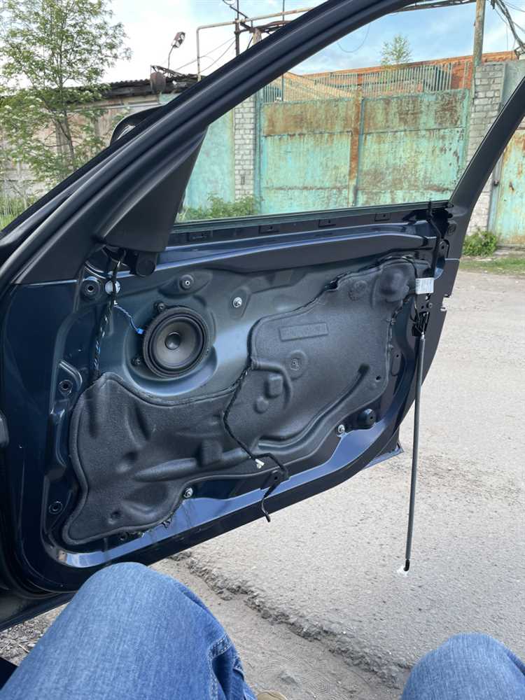 Подготовка инструментов для снятия бардачка BMW F30