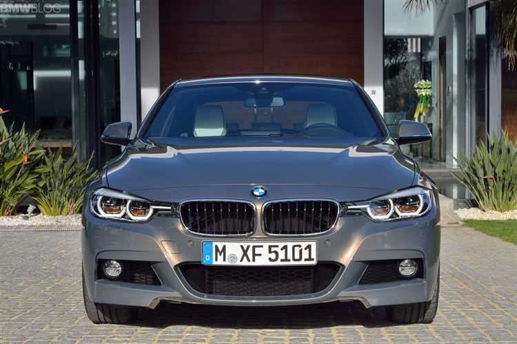 Удаление болтов и креплений бардачка BMW F30