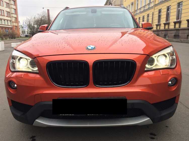 Отвинчивание креплений и болтов фары BMW X1 E84