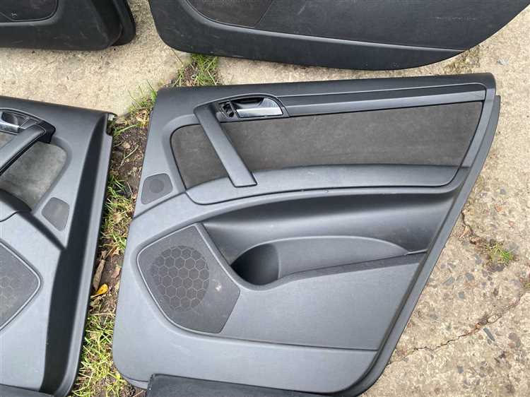 Отключение разъемов проводки и тросика замка