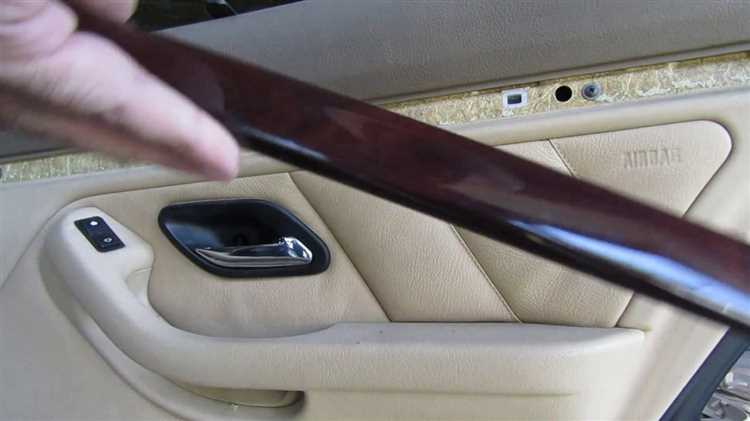 Подготовка инструментов для снятия обшивки двери BMW F10