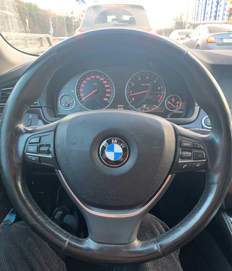 Как открутить центральную гайку руля BMW F10