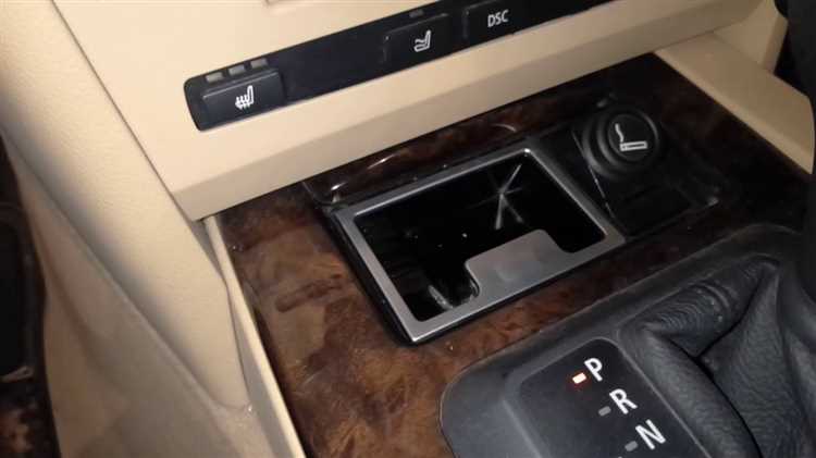 Как избежать повреждений обивки и интерьера при снятии полки