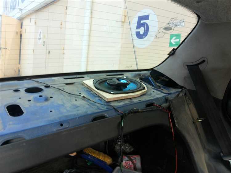 Как снять крышку багажника для доступа к полке