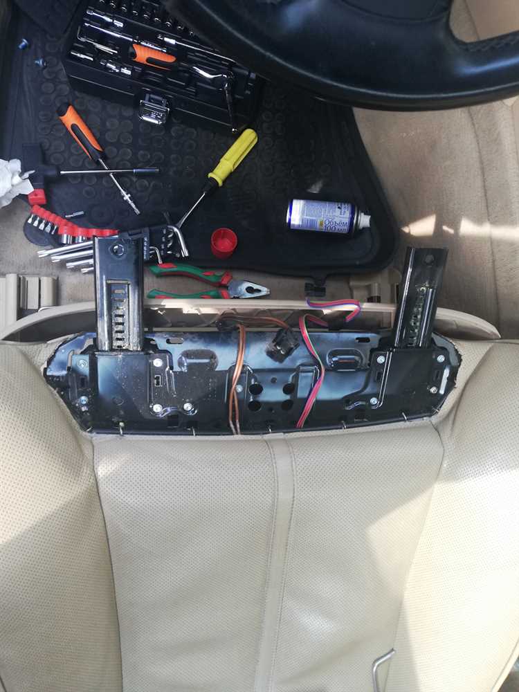 Удаление креплений и фиксаторов задней полки