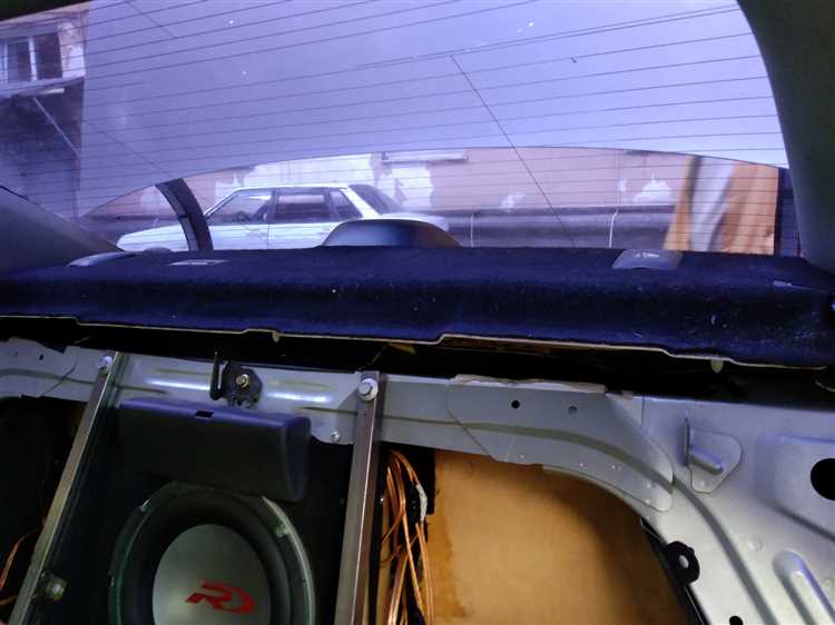 Как снять заднюю полку bmw e60