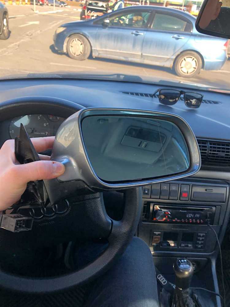 Необходимые инструменты для демонтажа зеркала