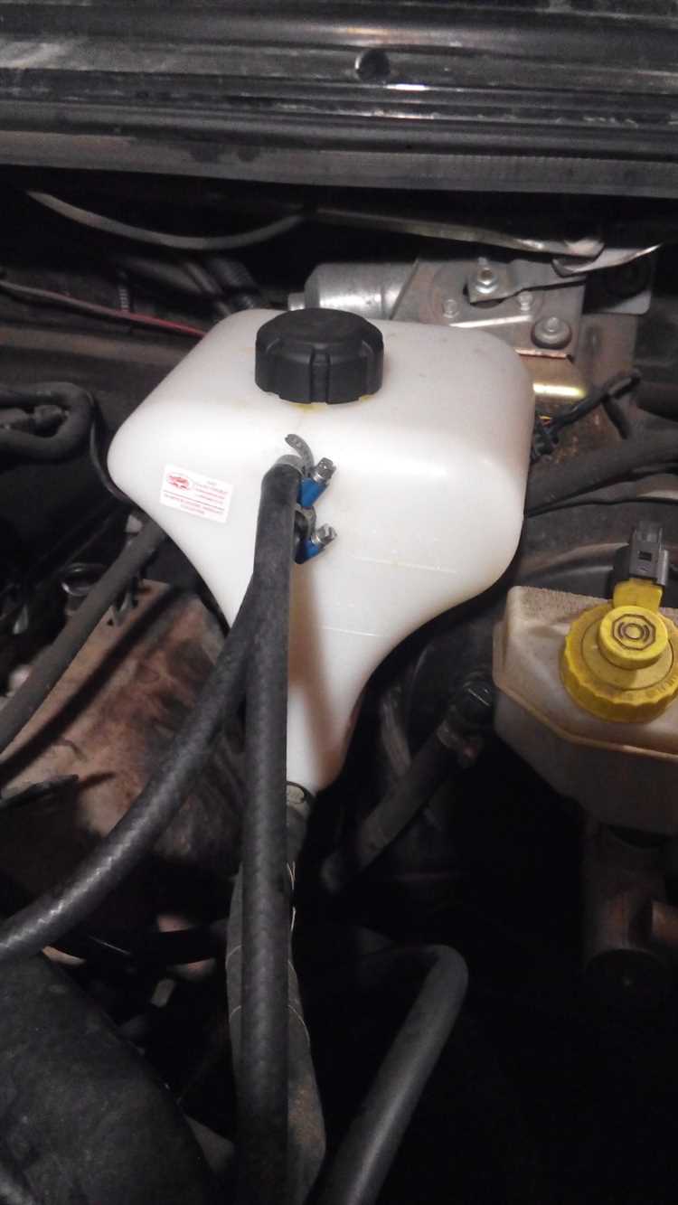 Как найти расширительный бачок в моторном отсеке