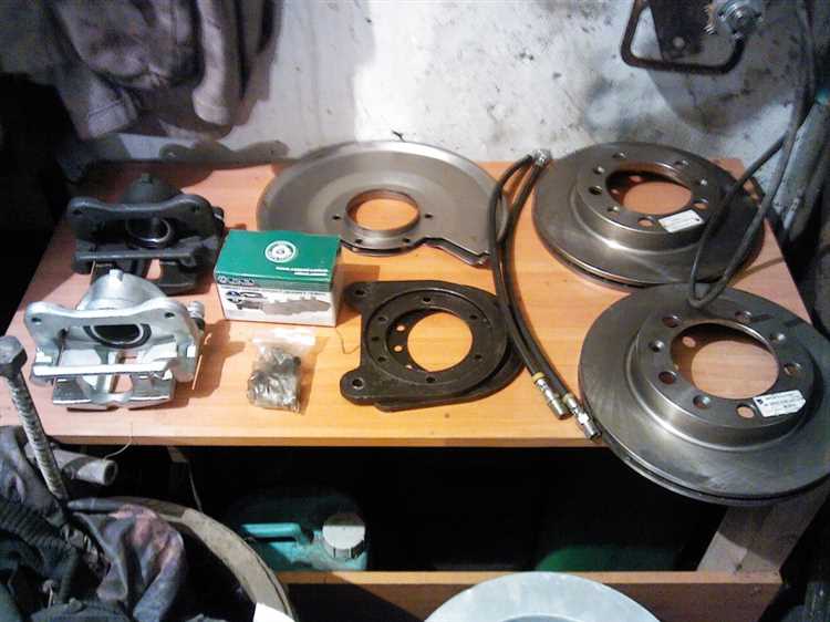 Как прокачать тормоза на уаз 469 одному
