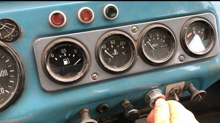 Что происходит в электрической цепи при изменении уровня топлива