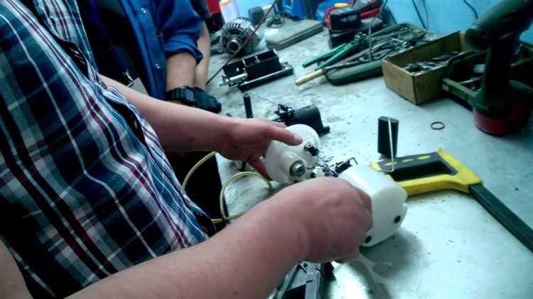 Схема расположения двух бензобаков и их взаимодействие