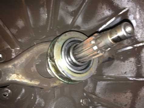 Как снять выжимной подшипник с коробки передач УАЗ