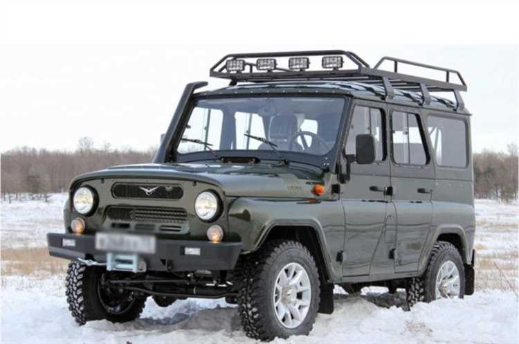 Снятие креплений передней части крыши над лобовым стеклом