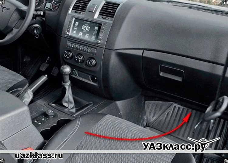 Как снять крышку отсека для салонного фильтра
