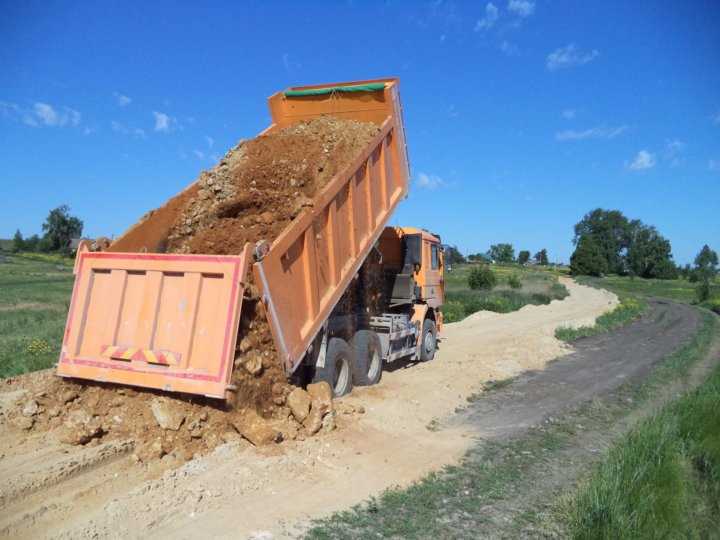 Разновидности Камазов и их особенности в разгрузке песка