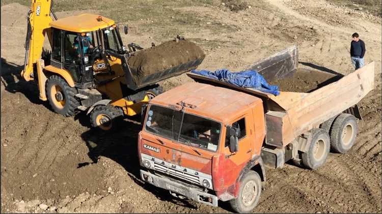 Как камазы высыпают песок Как камазы высыпают песок