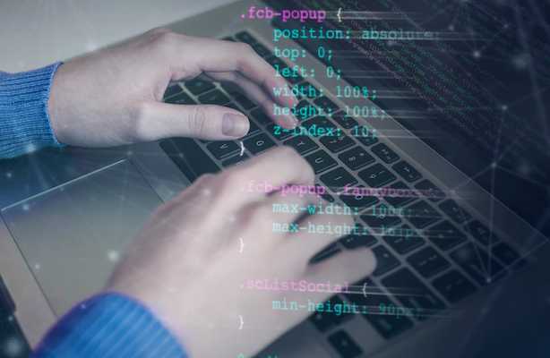 Использование метода reverse() для переворота списка символов